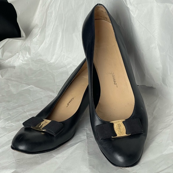 Vintage Preloved Classic Salvatore Ferragamo Vara Bow Leather Heel Shoes - Picture 1 of 17